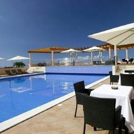 Elegante Ferienwohnung Mit Gemeinschaftspool Und Wellnessbereich - A87699 * Funchal (Madeira)