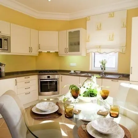 Apartment Elegante Ferienwohnung Mit Gemeinschaftspool Und Wellnessbereich - A87699 *