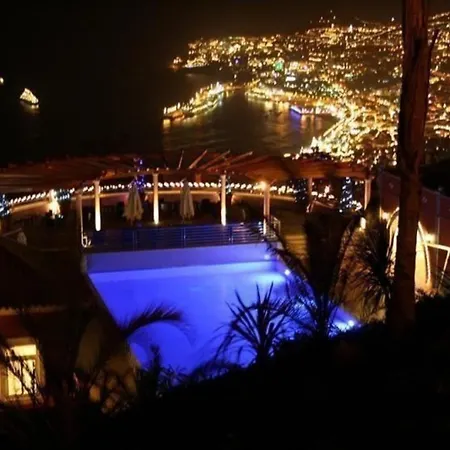 Elegante Ferienwohnung Mit Gemeinschaftspool Und Wellnessbereich - A87699 * Funchal (Madeira)